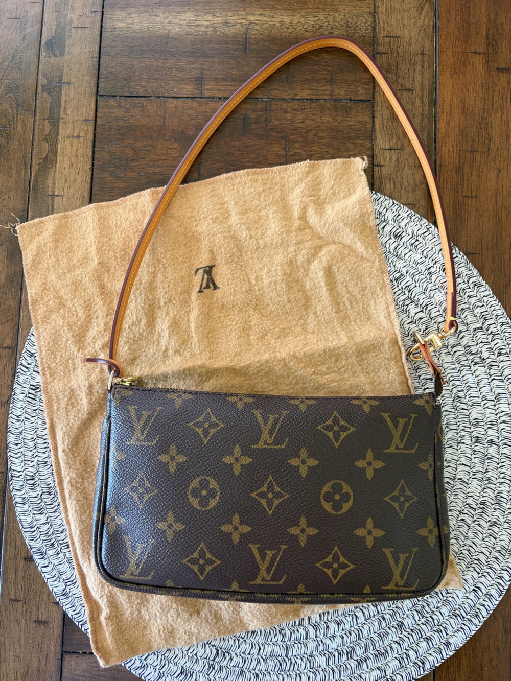 Vintage Authentic Louis Vuitton Pochette Accessoire